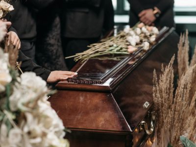 how to hold an inexpensive funeral
